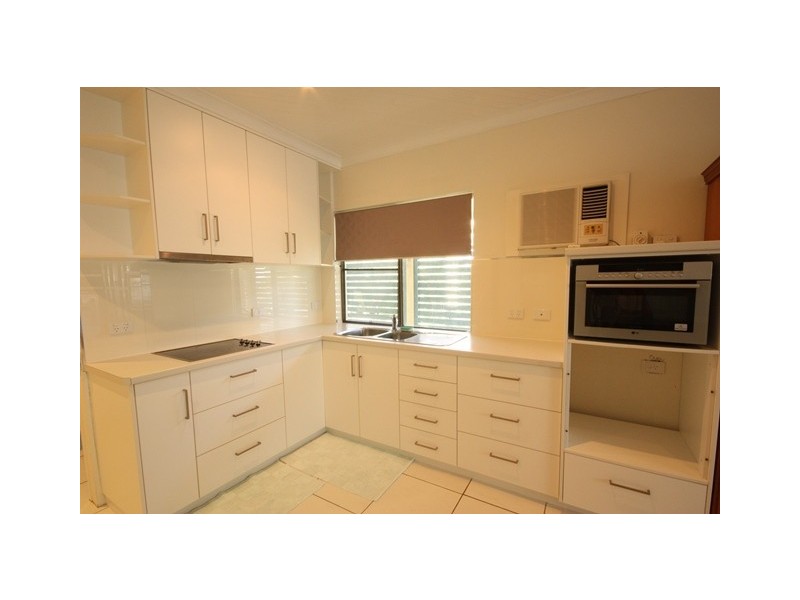 10/2 Beach Road, Dolphin Heads QLD 4740