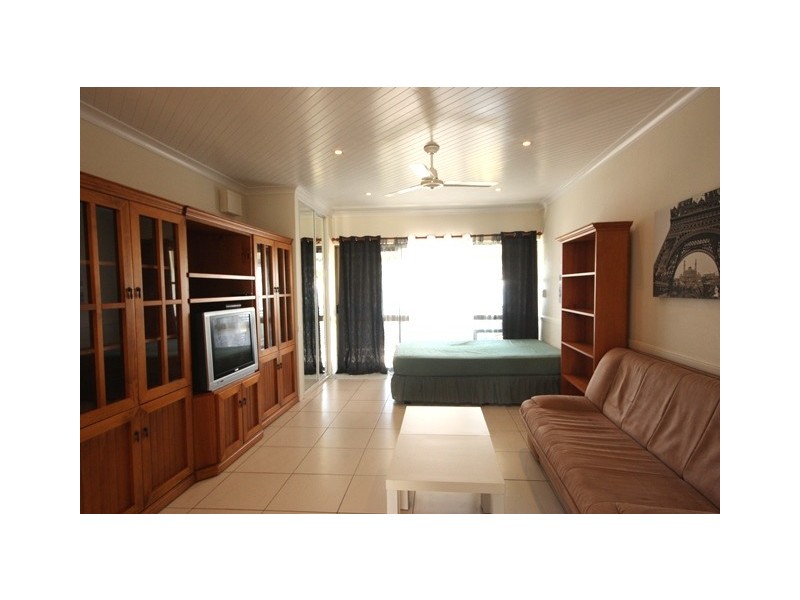 10/2 Beach Road, Dolphin Heads QLD 4740