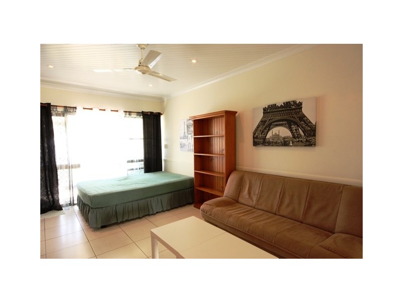 10/2 Beach Road, Dolphin Heads QLD 4740