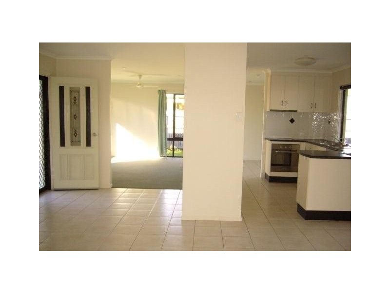 8 Marlin crt, Beaconsfield QLD 4740