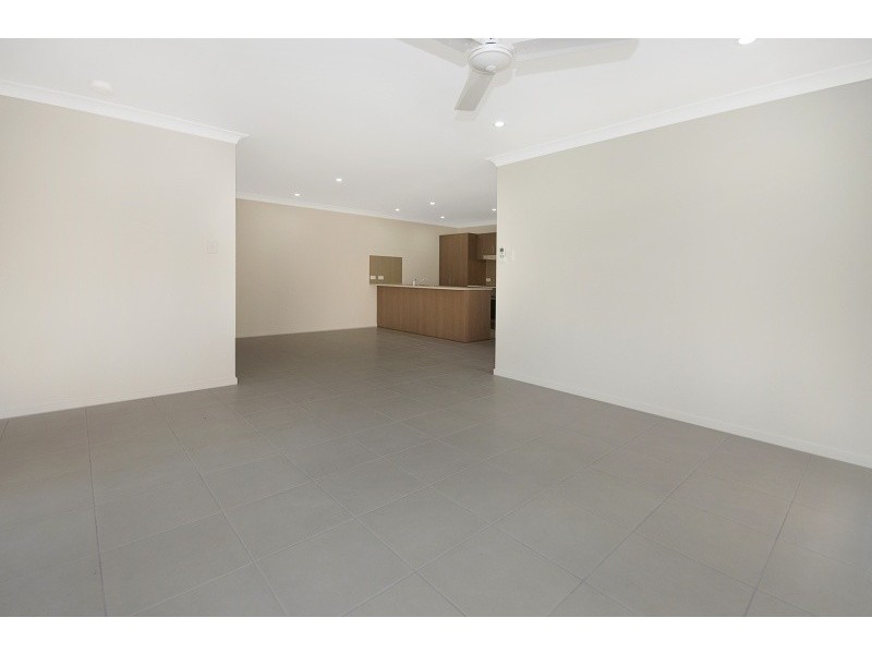 2/2 Hinkler Court, Rural View QLD 4740