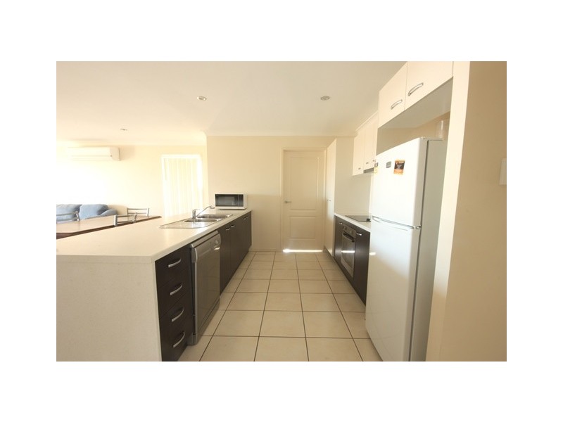 6 Halifax Place, Rural View QLD 4740