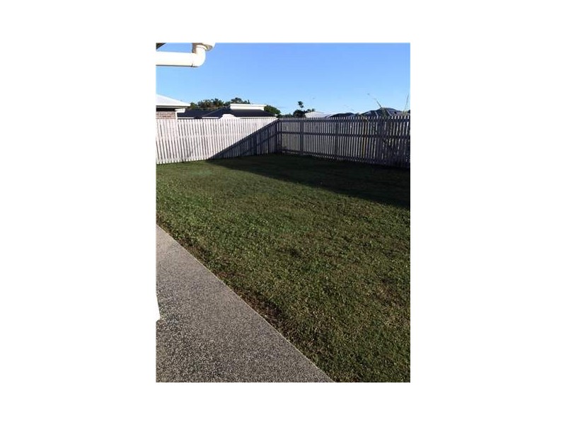 6 Halifax Place, Rural View QLD 4740