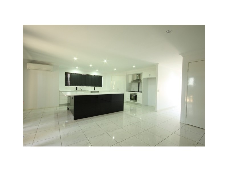 52 Lambert Drive, Moranbah QLD 4744