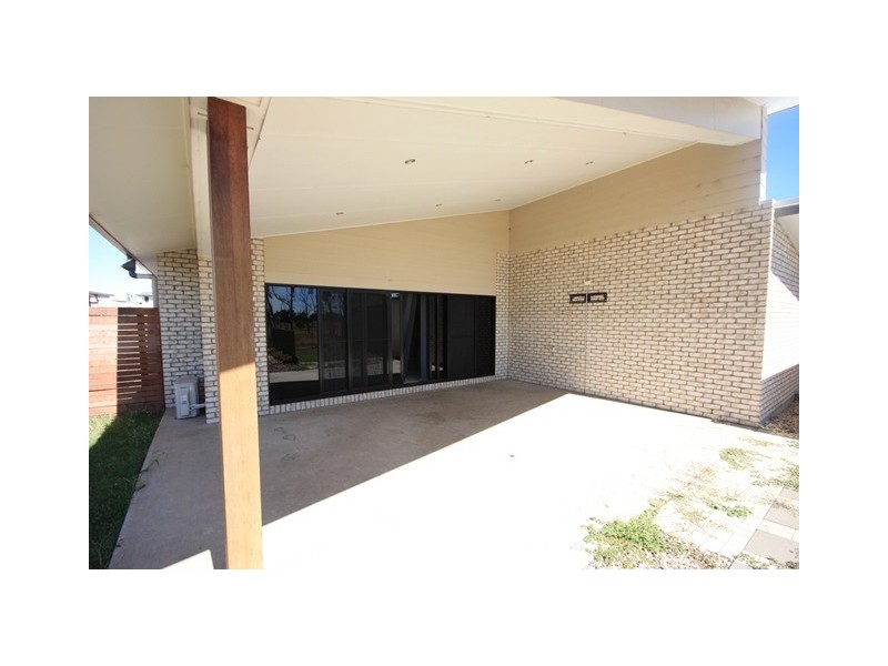 52 Lambert Drive, Moranbah QLD 4744