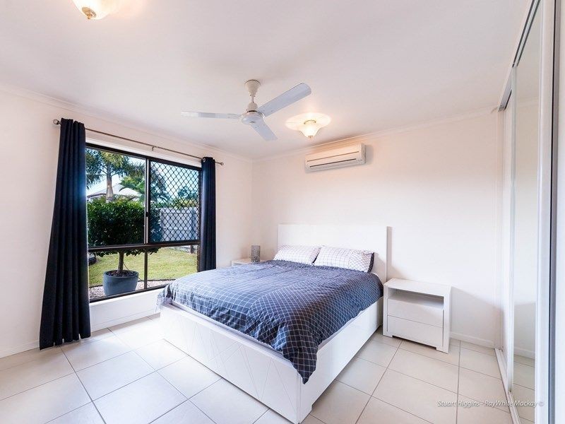 27 Davey Street, Glenella QLD 4740