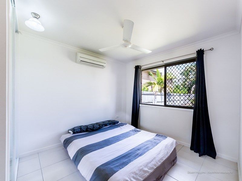 27 Davey Street, Glenella QLD 4740