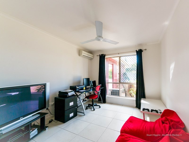 27 Davey Street, Glenella QLD 4740