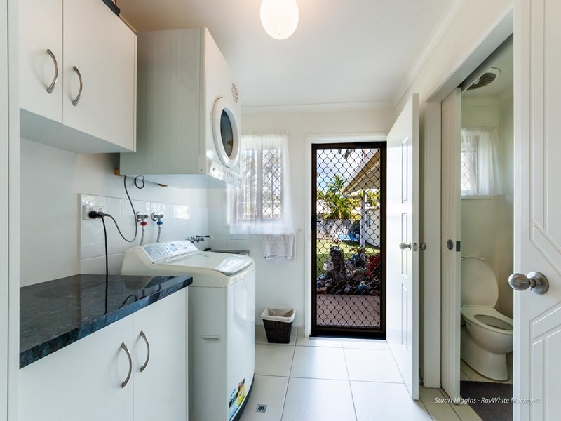 27 Davey Street, Glenella QLD 4740