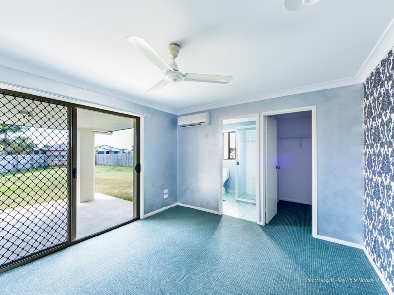 19 Crofton Close, Rural View QLD 4740
