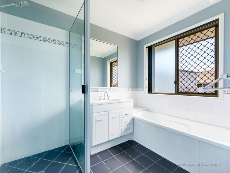 19 Crofton Close, Rural View QLD 4740