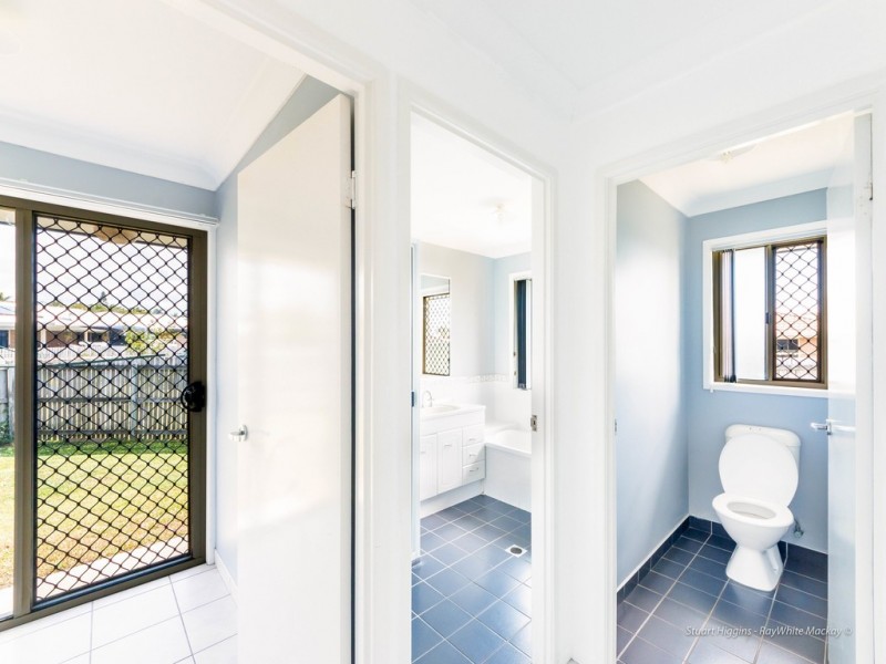 19 Crofton Close, Rural View QLD 4740