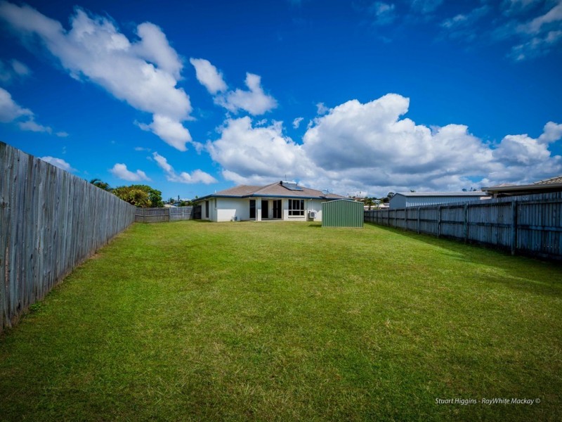 19 Crofton Close, Rural View QLD 4740