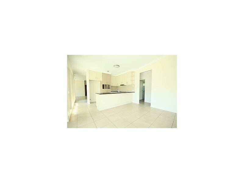 83 Village Cct, Eimeo QLD 4740
