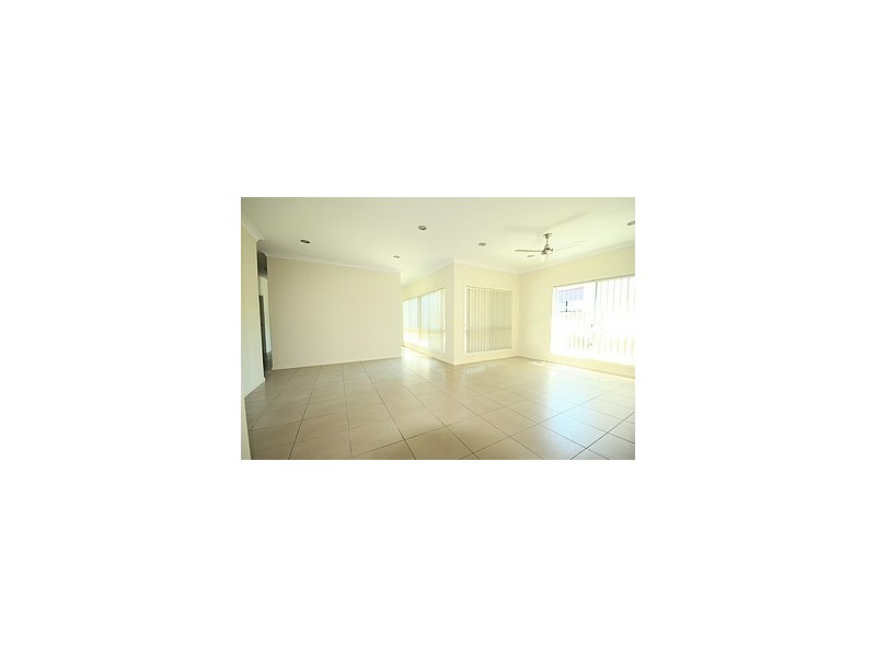 83 Village Cct, Eimeo QLD 4740