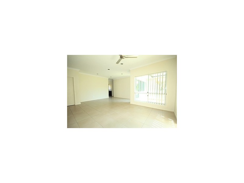 83 Village Cct, Eimeo QLD 4740