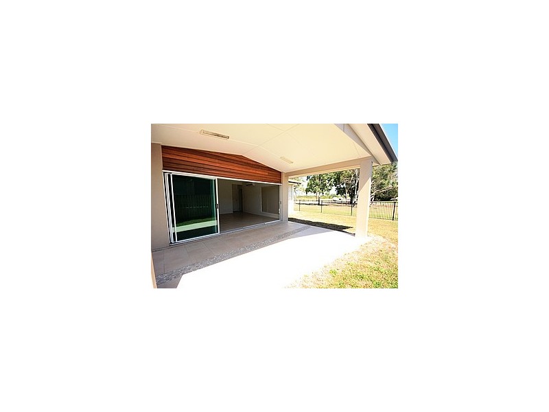 83 Village Cct, Eimeo QLD 4740
