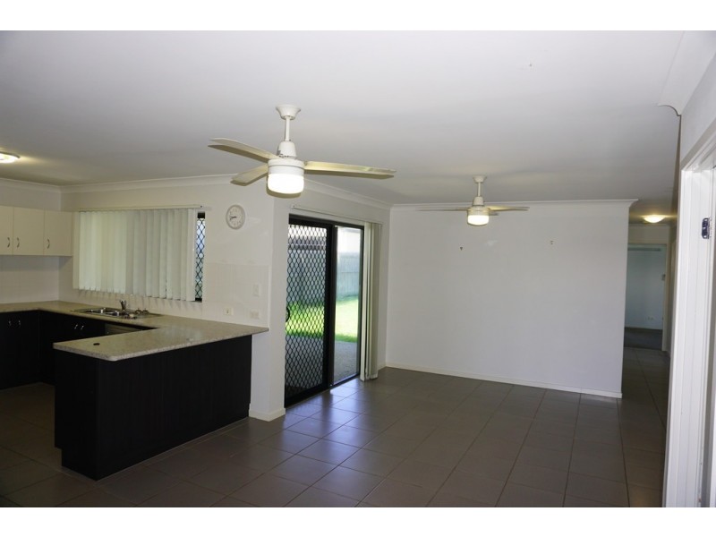 10 Schooner Avenue, Shoal Point QLD 4750