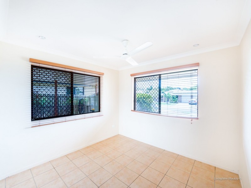 9 Dustwill Street, Eimeo QLD 4740