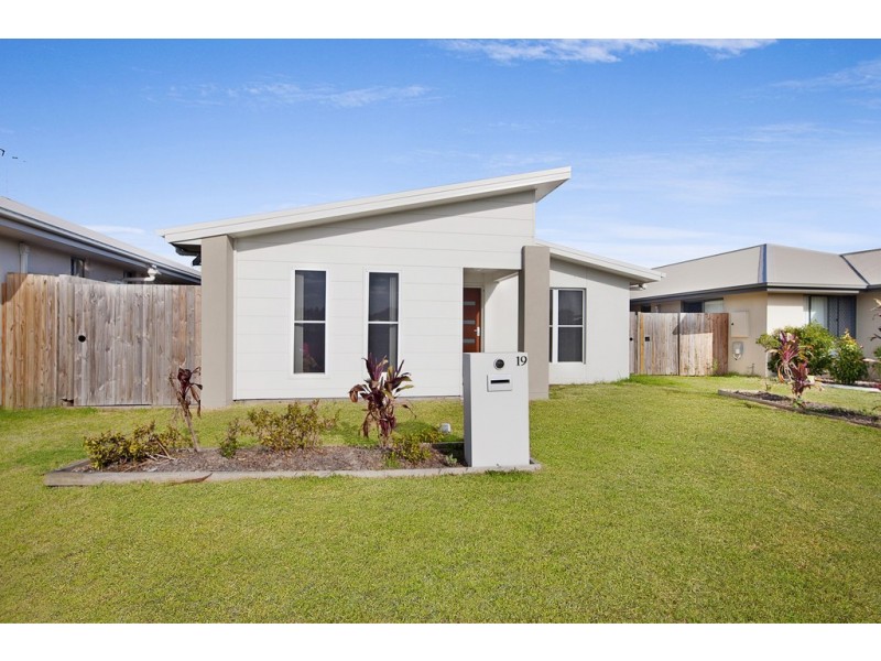 19 Elgans Parade, Rural View QLD 4740