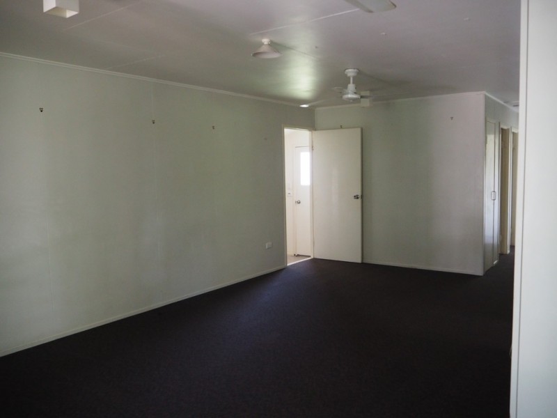 8 Phillips St, Dysart QLD 4745