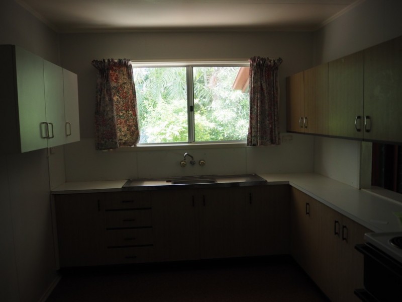 8 Phillips St, Dysart QLD 4745