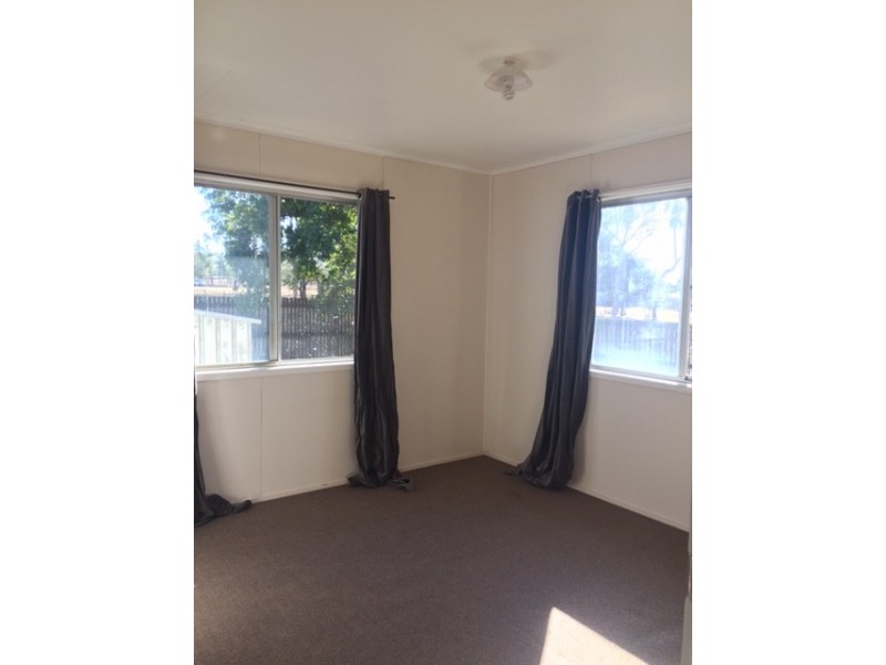 11 Bellarine Ct, Dysart QLD 4745