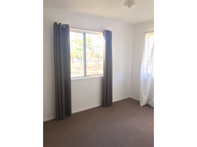 11 Bellarine Ct, Dysart QLD 4745