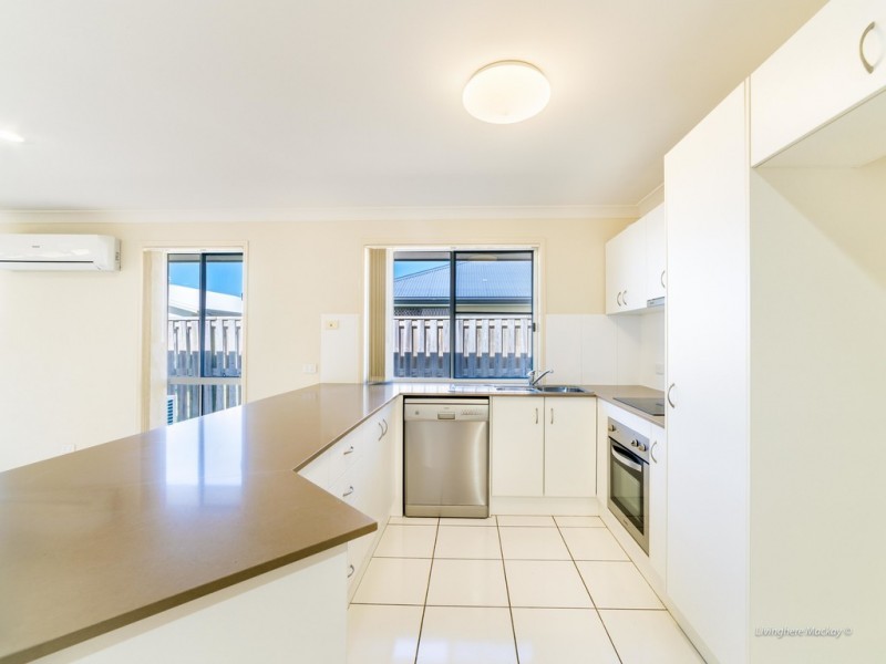 2/2 Duranbah Circuit, Blacks Beach QLD 4740