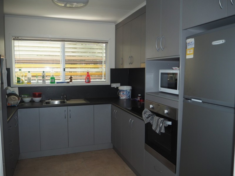 1 Spring St, Dysart QLD 4745