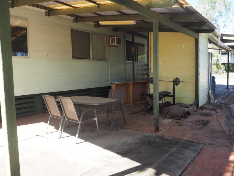 1 Spring St, Dysart QLD 4745