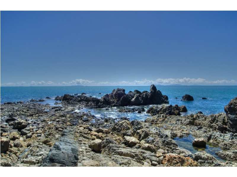 1 Kingfisher Street, Slade Point QLD 4740