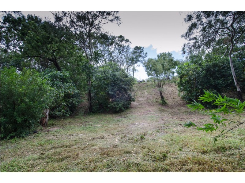 1 Kingfisher Street, Slade Point QLD 4740