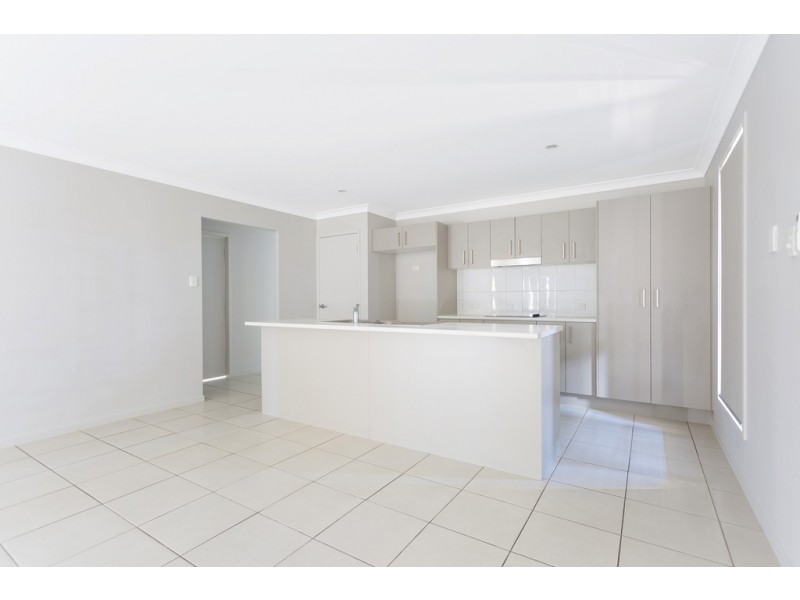 2E Mansfield Drive, Beaconsfield QLD 4740