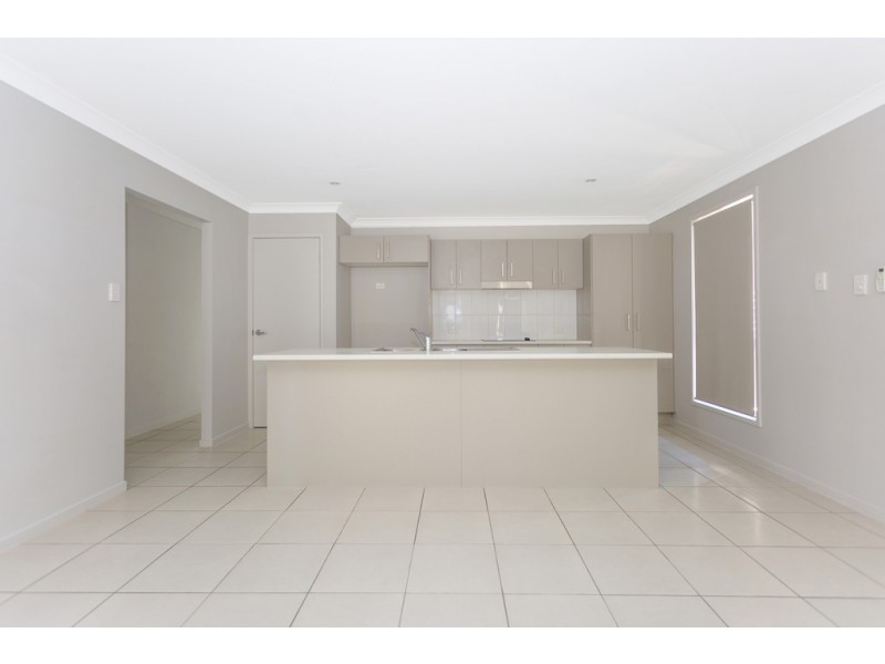 2E Mansfield Drive, Beaconsfield QLD 4740