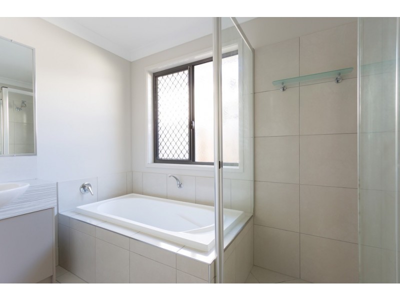 2E Mansfield Drive, Beaconsfield QLD 4740