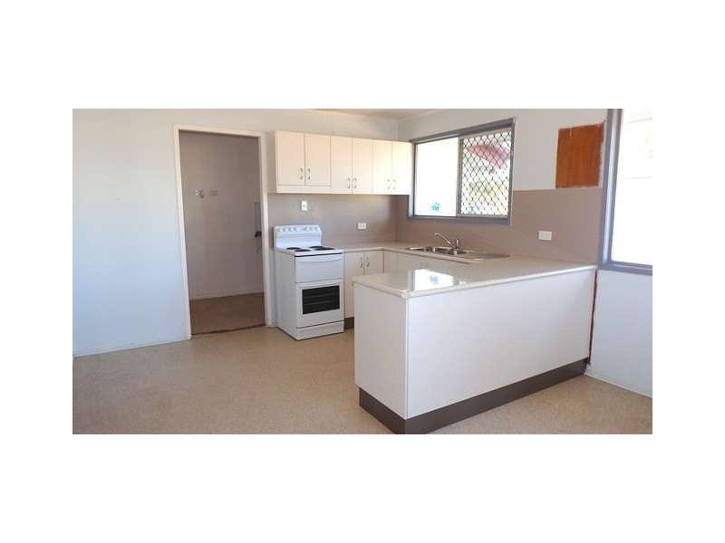 10 Menzies Street, Dysart QLD 4745