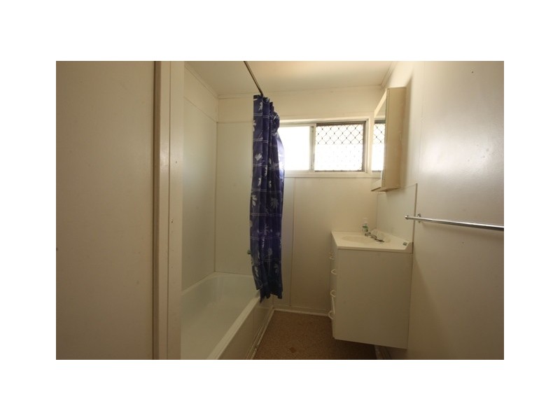 10 Menzies Street, Dysart QLD 4745