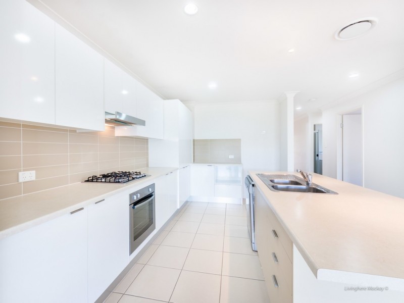 11 Yatay Street, Rural View QLD 4740