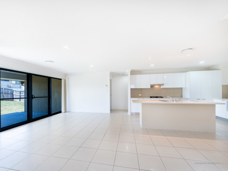 11 Yatay Street, Rural View QLD 4740