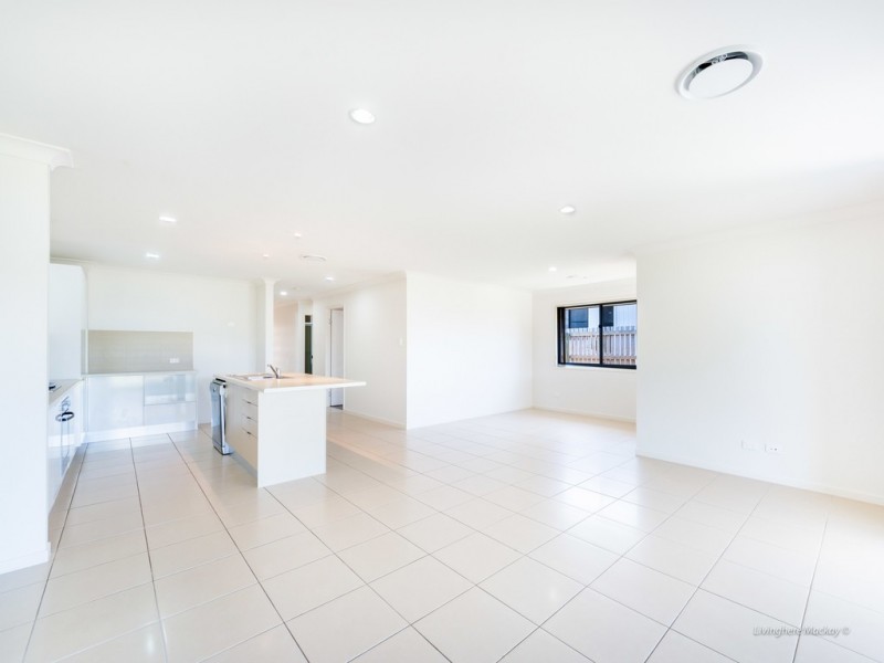 11 Yatay Street, Rural View QLD 4740