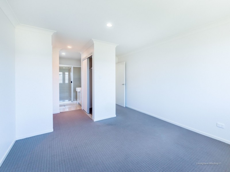 11 Yatay Street, Rural View QLD 4740