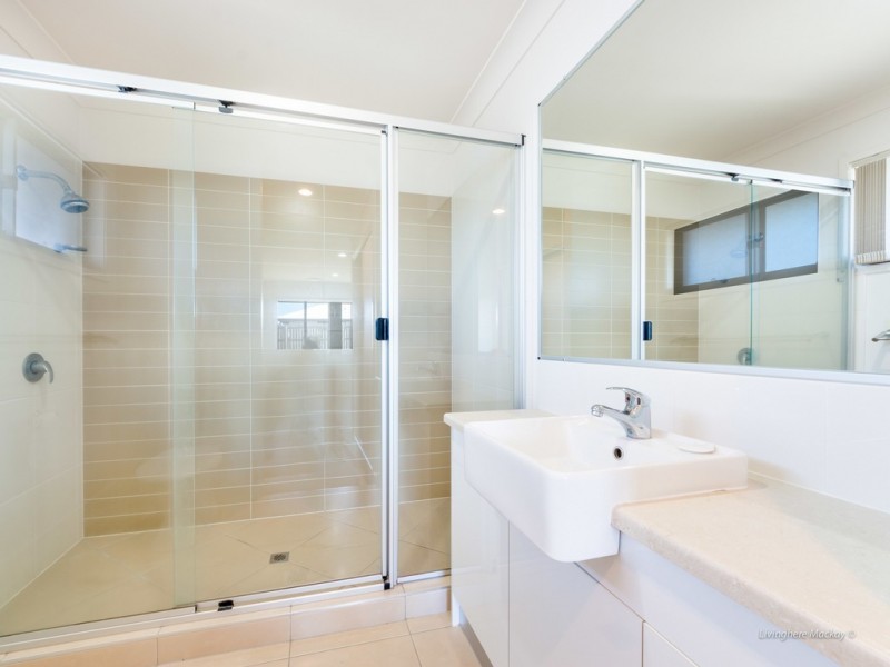 11 Yatay Street, Rural View QLD 4740