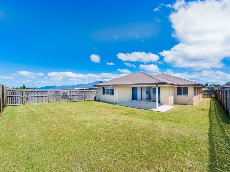 11 Yatay Street, Rural View QLD 4740