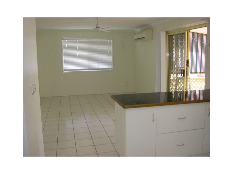 3 Davey St, Glenella QLD 4740