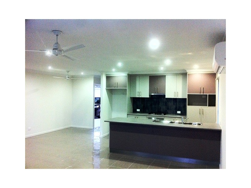 2 Salisbury Place, Ooralea QLD 4740