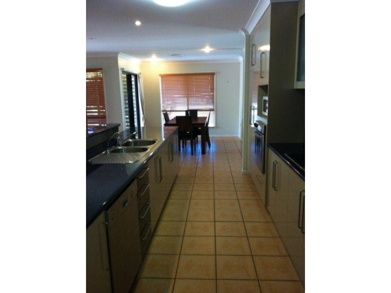 2 Centennial Dve, Glenella QLD 4740