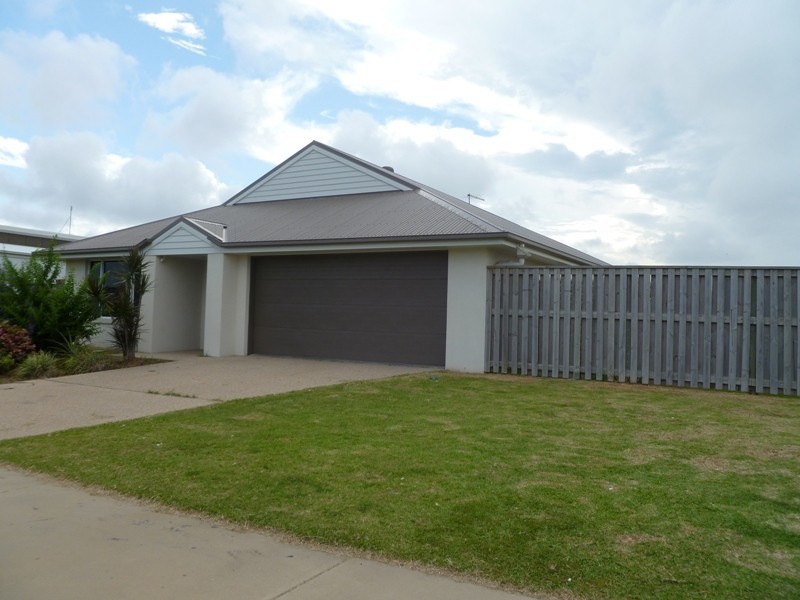 24 Whitehaven Drive, Blacks Beach QLD 4740