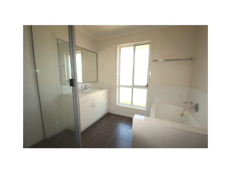 24 Whitehaven Drive, Blacks Beach QLD 4740