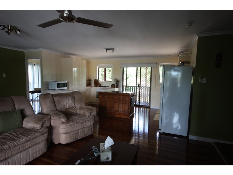 37 Downie Avenue, Bucasia QLD 4750